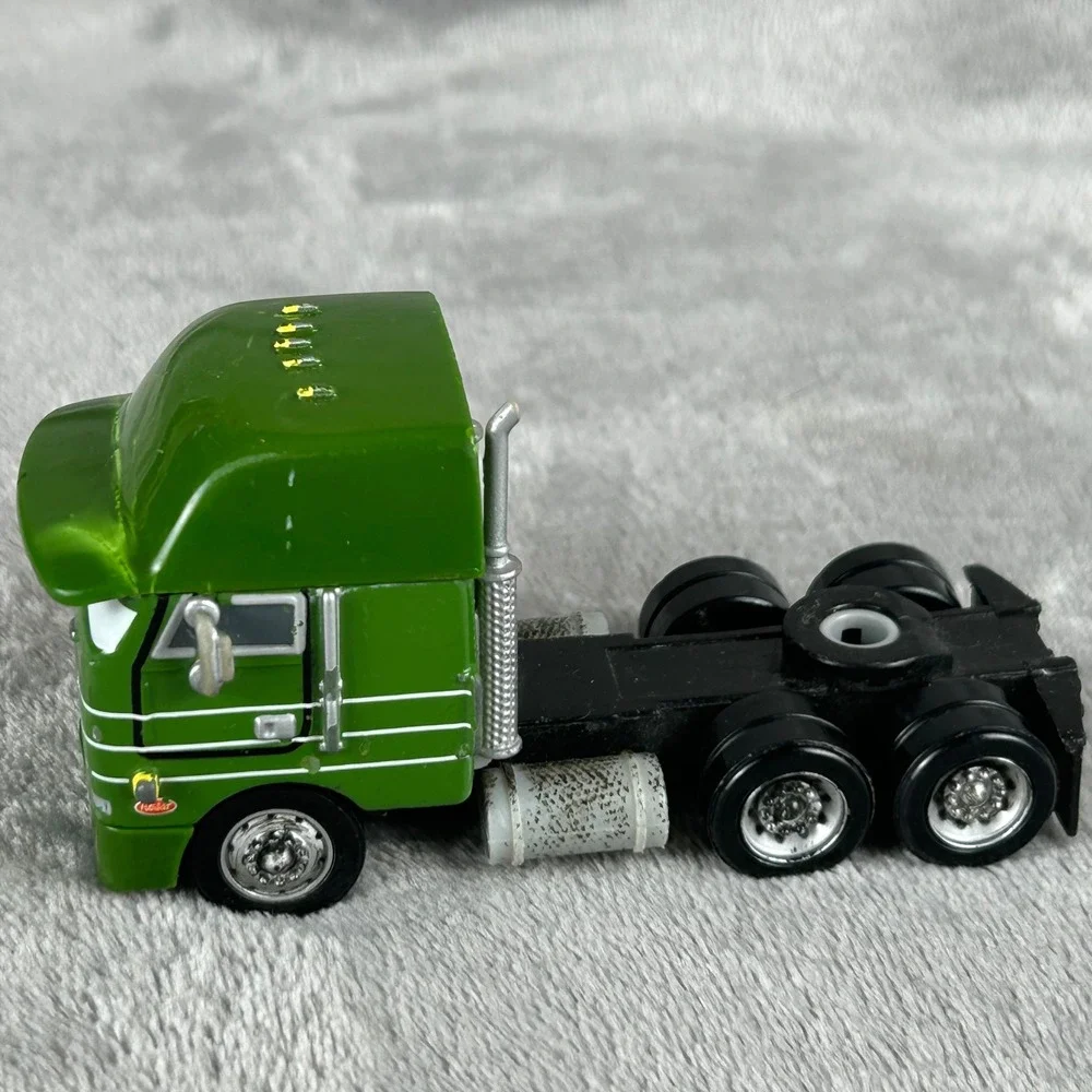 Disney Pixar Cars Hauler Green Semi Truck Cab Kenworth Peterbilt